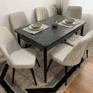 Set van zwarte tafel MARMER en stoel MOOI beige