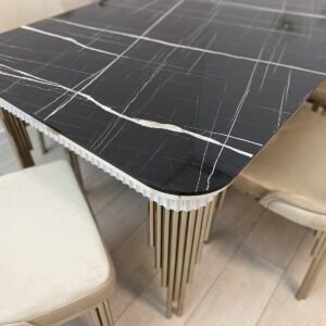 Set zwarte marmeren tafel Piano met 6 stoelen beige kleur