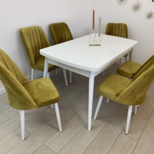 Tafeldek BIANCA en stoel NEW YORK mosterd
