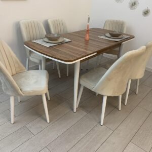 Tafeldek DAHLIA en stoel NEW YORK champagne