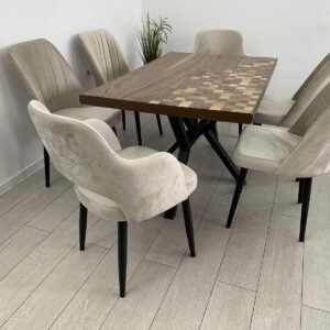 LEO TAFEL EN STOELEN SET VALENCIA EN NEW YORK CHAMPAGNE KLEUR