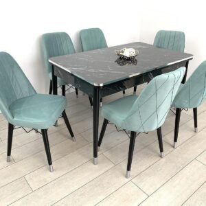 MARINA TAFEL GEDEKT MET ZILVEREN RAND EN MOOIE TURQUOISE STOEL