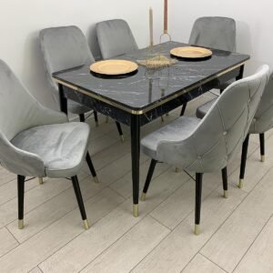 Marina tafel gedek met gouden rand en stoel Laura lichtgrijs