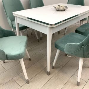Tafeldekking Tara met zilveren rand en stoel Laura turquoise