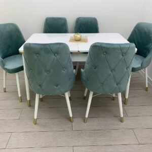 Tafelgedekt Tara met gouden rand en stoel Laura turquoise