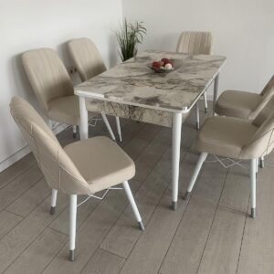 TAFELSET VALERI MET ZILVEREN RAND EN MOOIE BEIGE STOEL