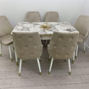 Valerie-tafel gedek met gouden rand en stoel Laura beige