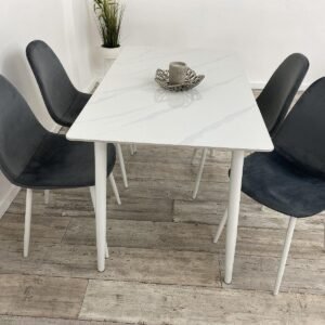COMPLETE TAFEL REBECCA WHITE EN 4 STOELEN EMMA GREY KLEUR