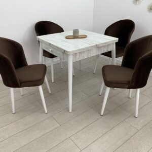 Tafel Vega Antiek en Venus Bruine Stoel