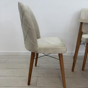 Set van 6 stoelen, mooi beige met bruine poten