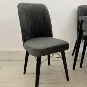 Set van 6 stoelen, mooi donkergrijs met zwarte poten.